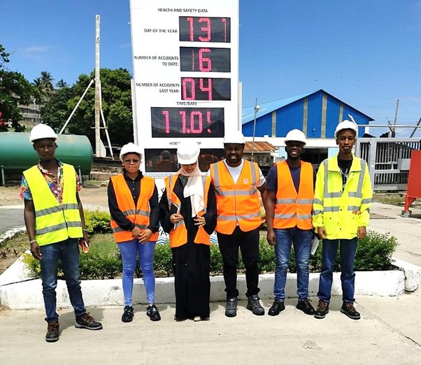 Group Photo of Engineer Graduate Interns and their Supervisor